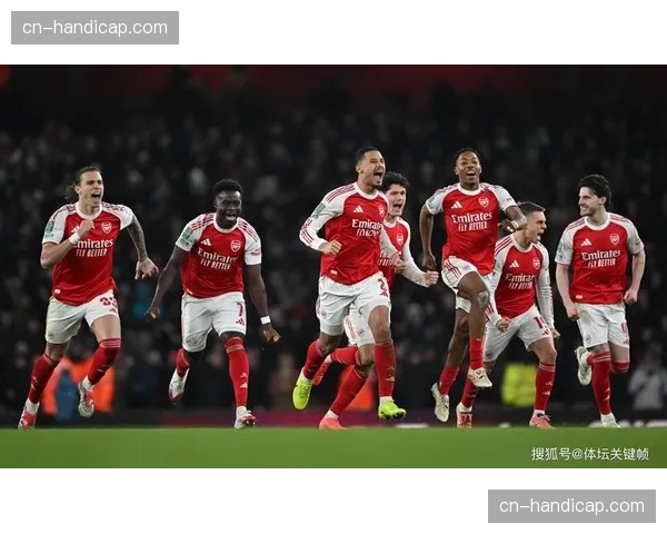 战术板：阿尔特塔变阵三中卫，成功限制哈兰德接球