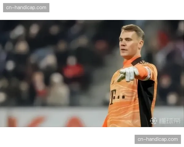 特写：VAR介入判定霍芬海姆进球越位无效，主裁判查看回放长达四分钟