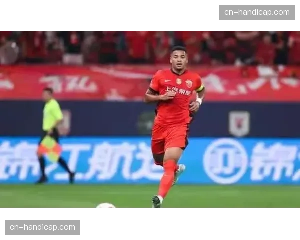 上海海港2-1领先梅州客家，蒋光太关键区域上抢拦截展现混防体系价值